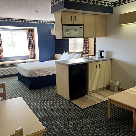 Days Inn & Suites By Wyndham Hutchinson Eksteriør billede