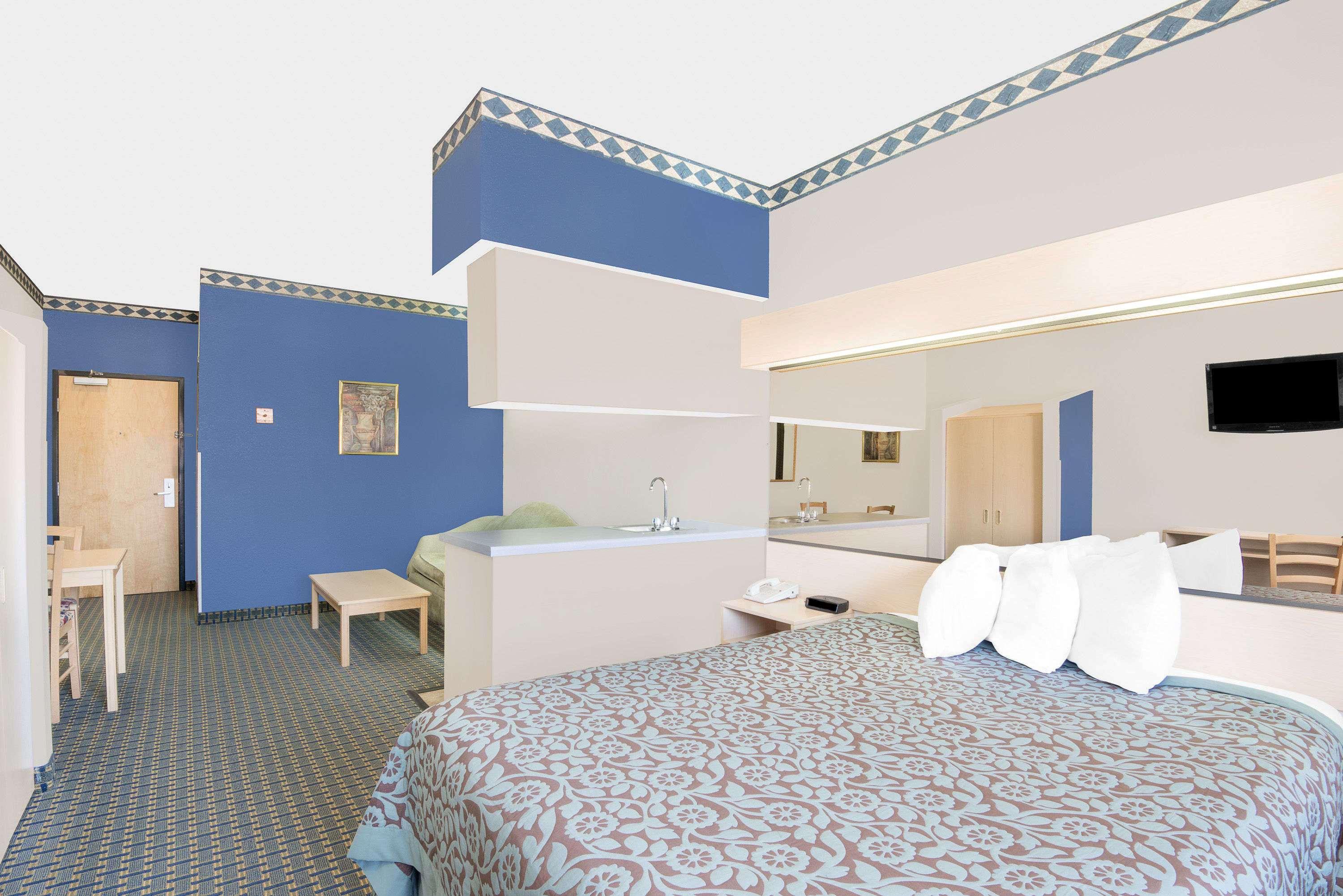 Days Inn & Suites By Wyndham Hutchinson Eksteriør billede