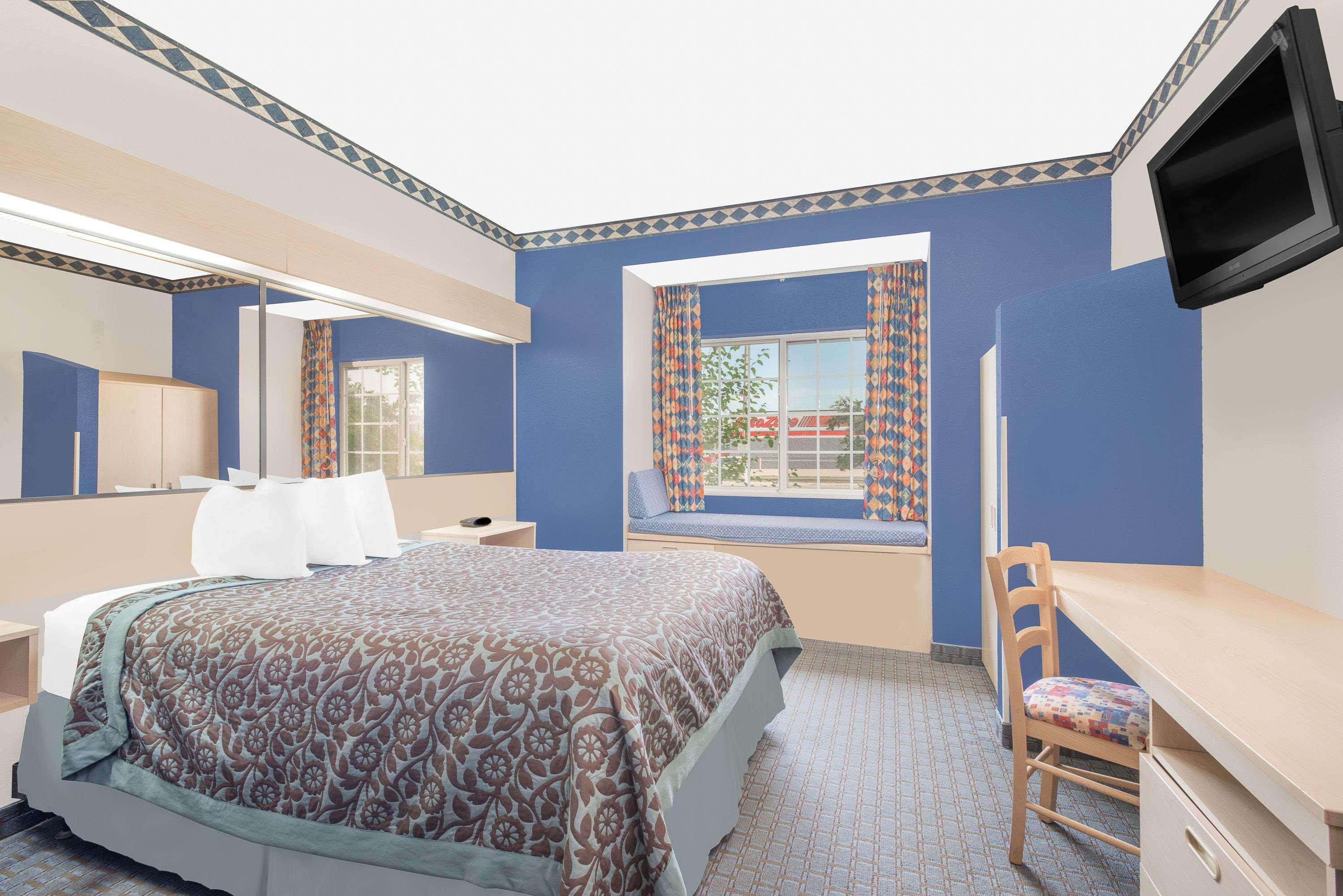 Days Inn & Suites By Wyndham Hutchinson Eksteriør billede