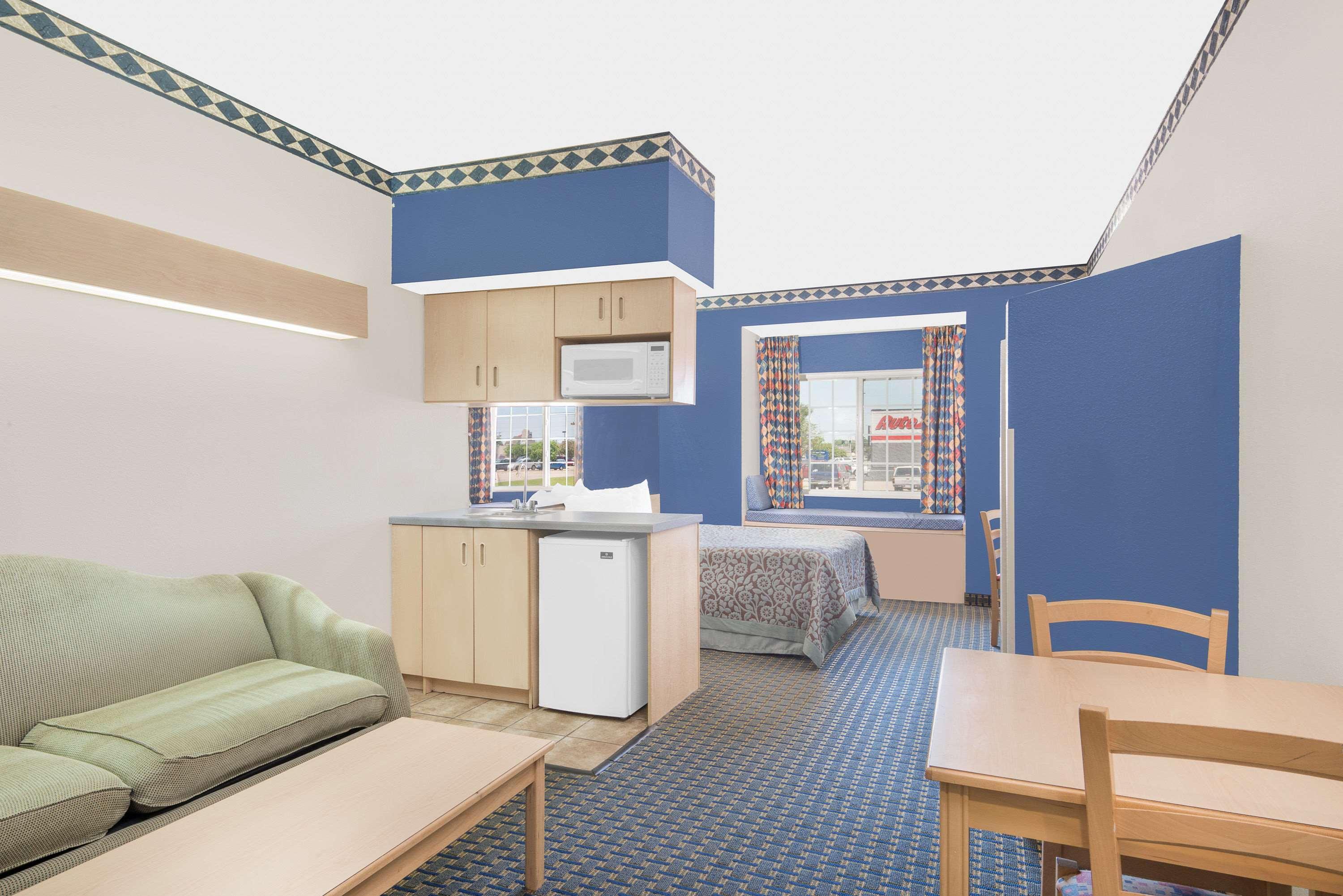 Days Inn & Suites By Wyndham Hutchinson Eksteriør billede