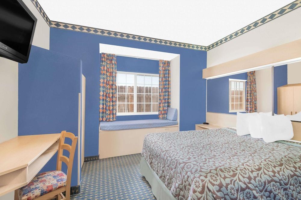 Days Inn & Suites By Wyndham Hutchinson Eksteriør billede