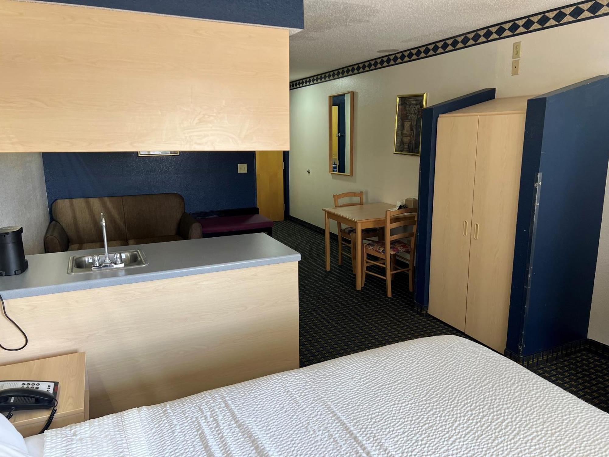 Days Inn & Suites By Wyndham Hutchinson Eksteriør billede