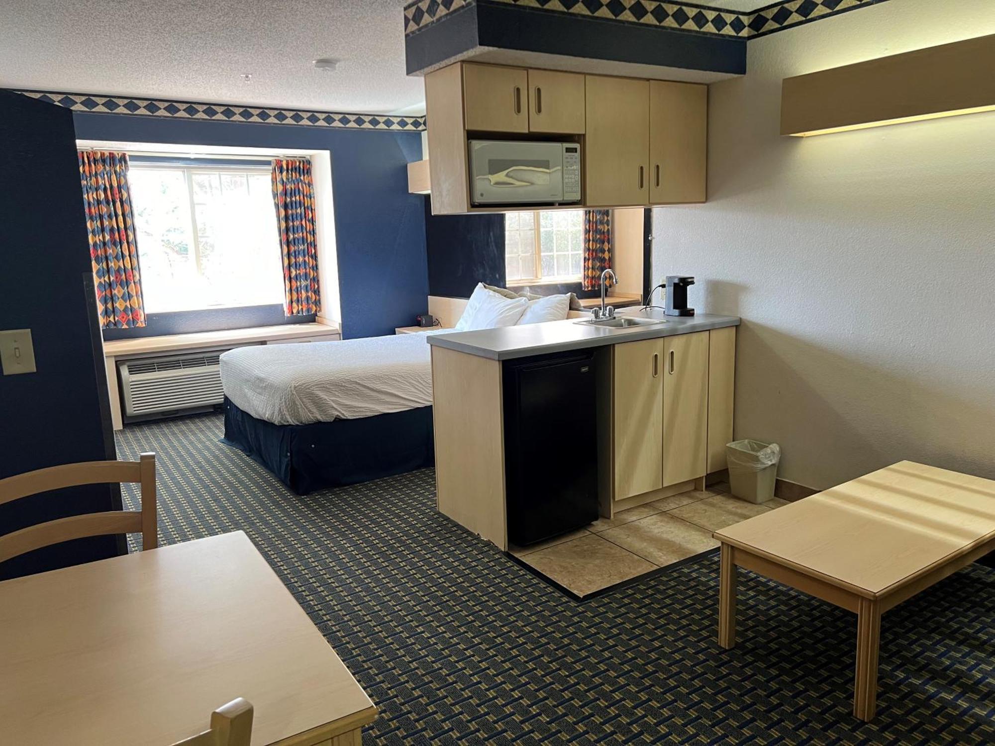 Days Inn & Suites By Wyndham Hutchinson Eksteriør billede
