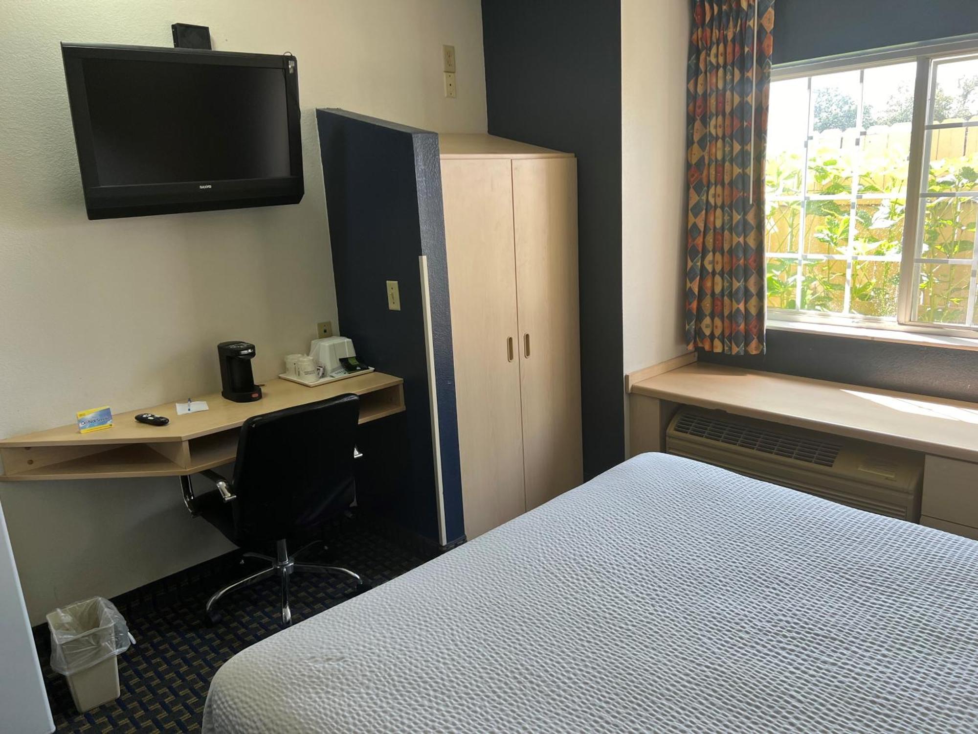 Days Inn & Suites By Wyndham Hutchinson Eksteriør billede