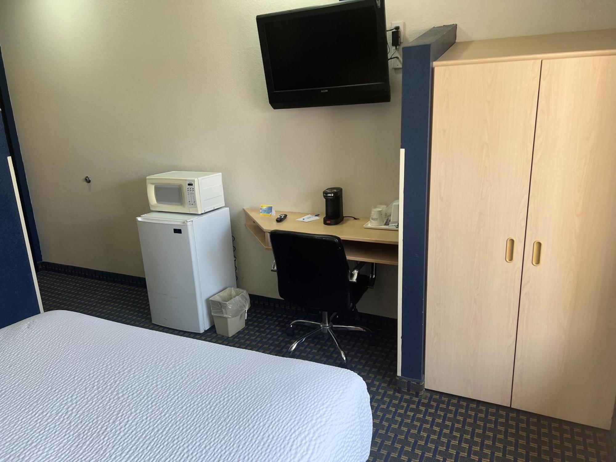 Days Inn & Suites By Wyndham Hutchinson Eksteriør billede