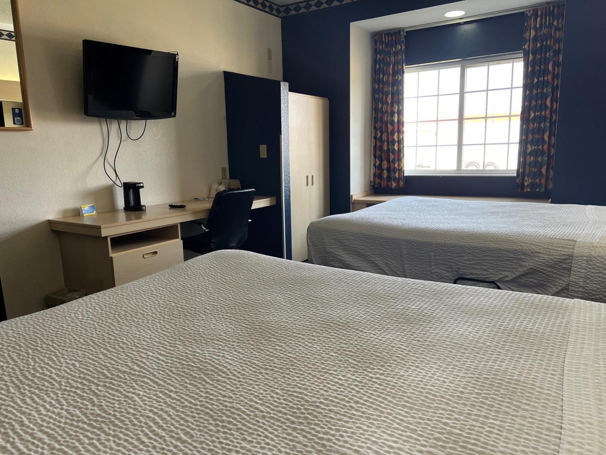 Days Inn & Suites By Wyndham Hutchinson Eksteriør billede