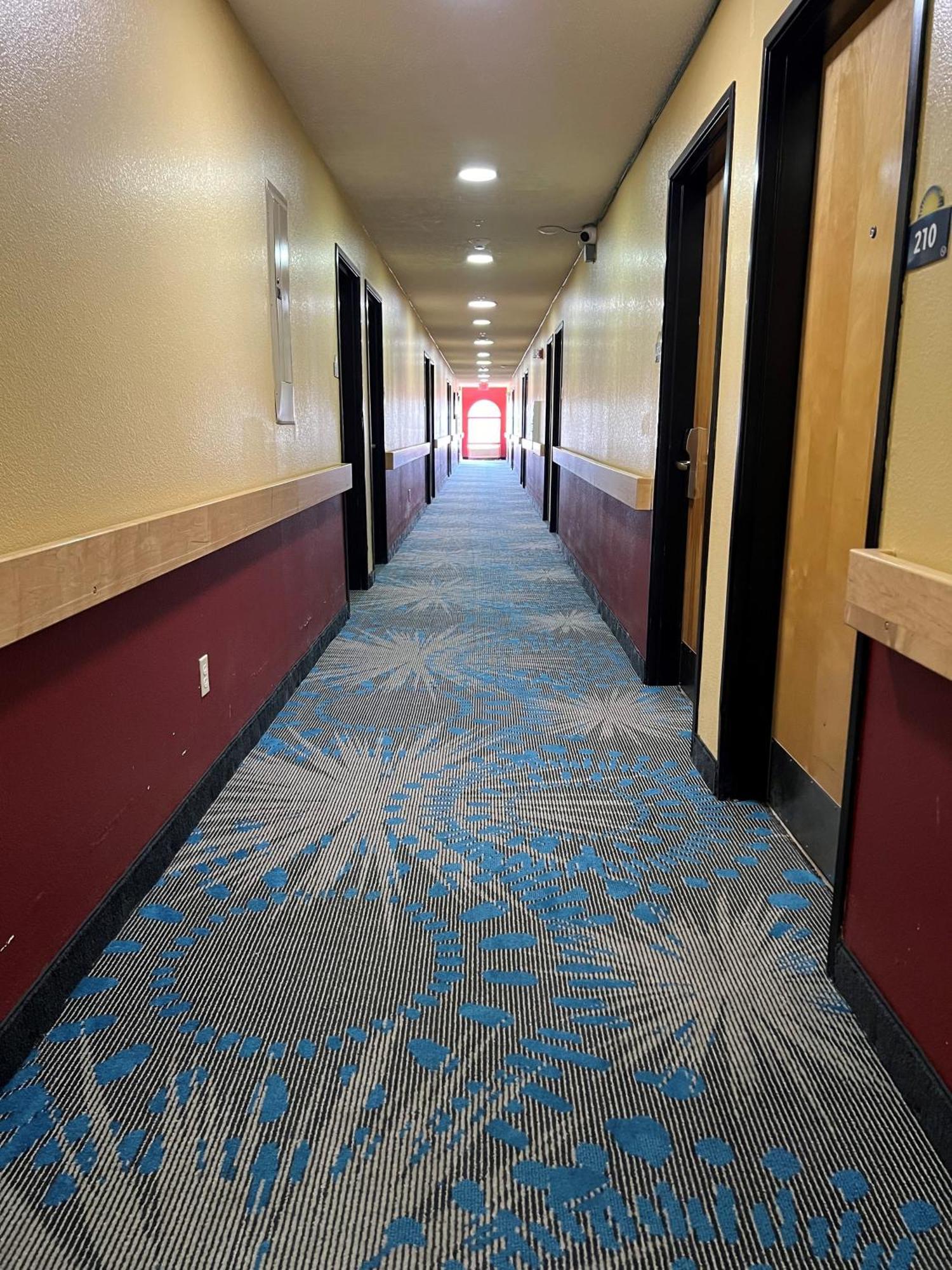 Days Inn & Suites By Wyndham Hutchinson Eksteriør billede