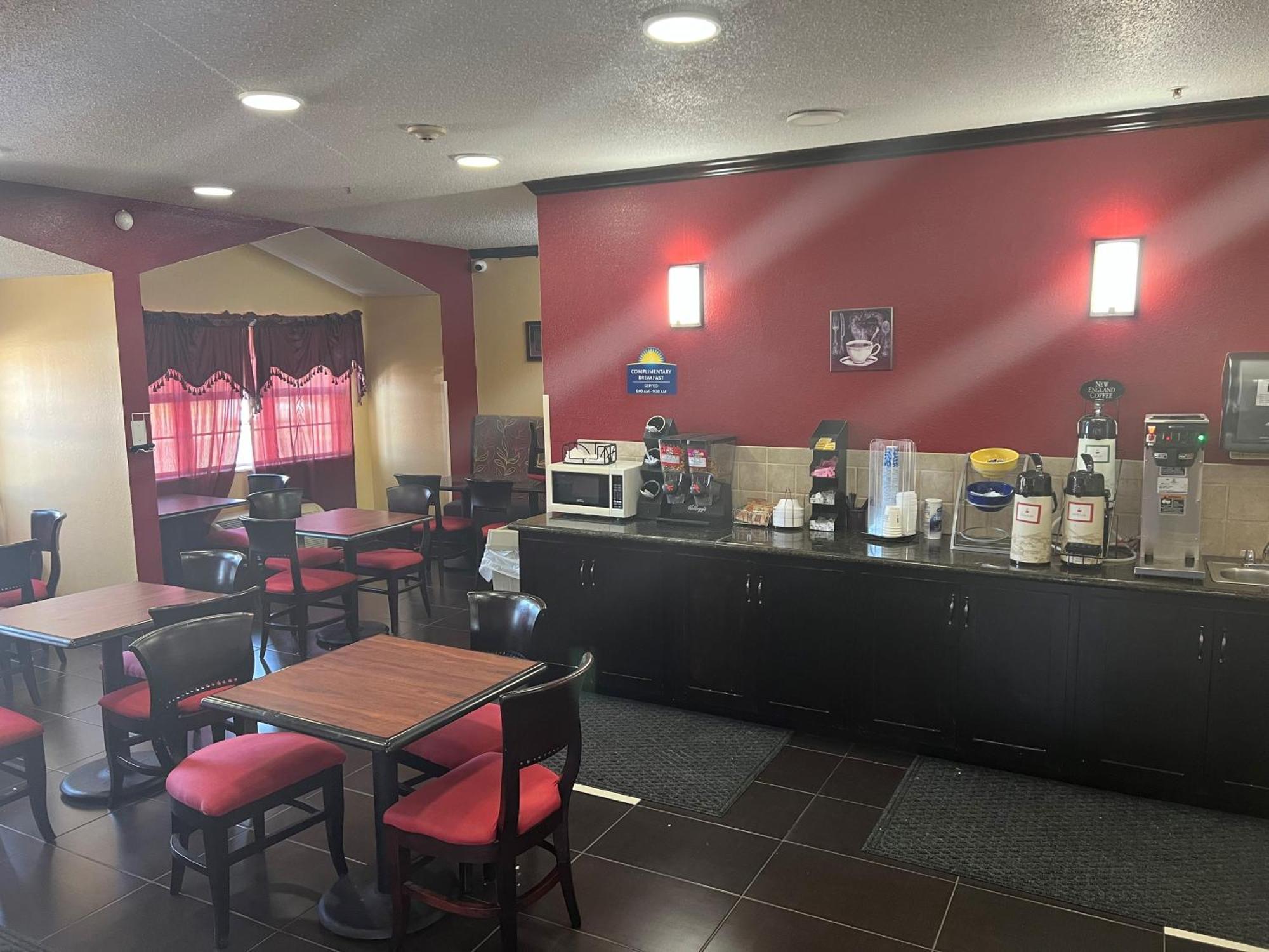 Days Inn & Suites By Wyndham Hutchinson Eksteriør billede