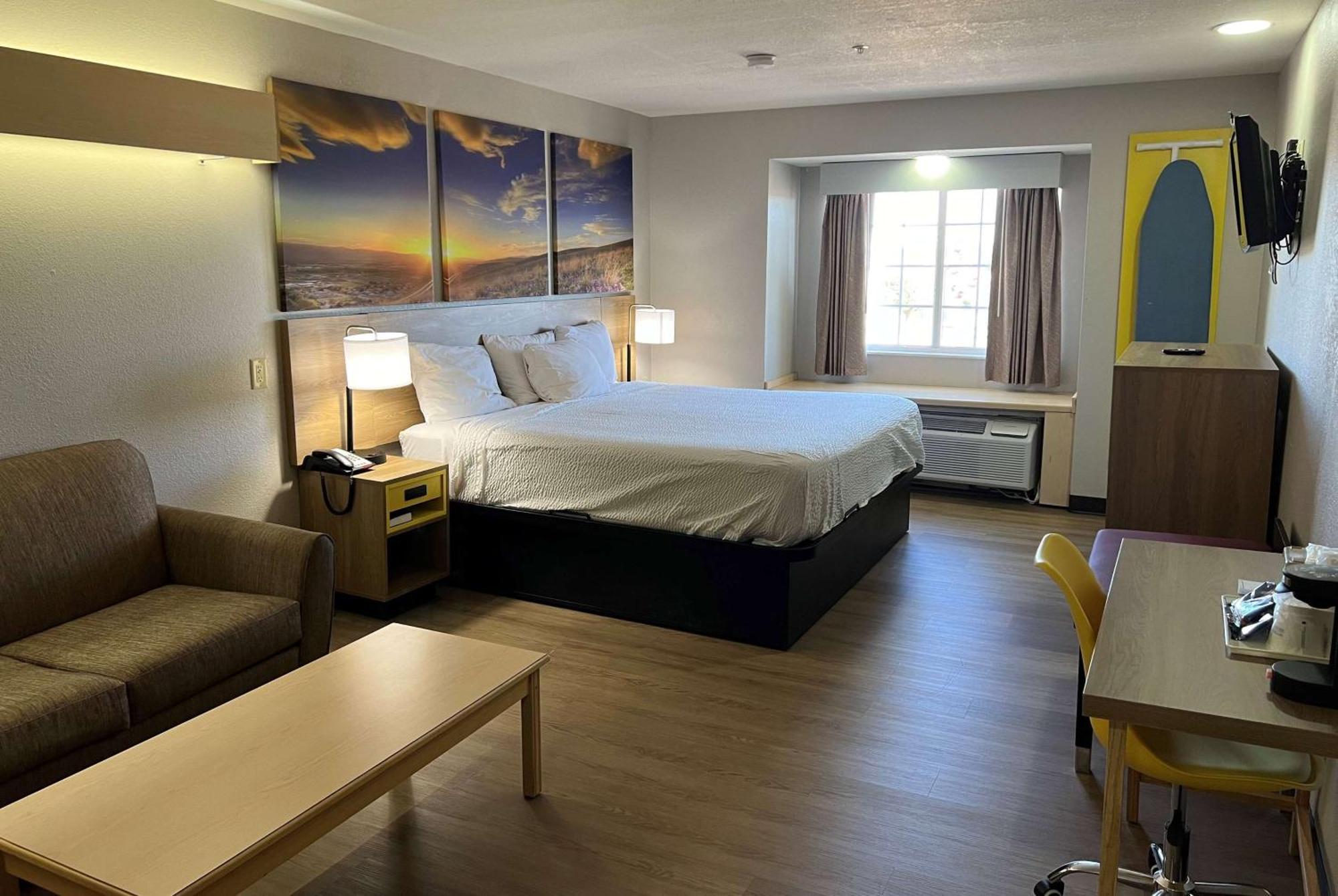 Days Inn & Suites By Wyndham Hutchinson Eksteriør billede