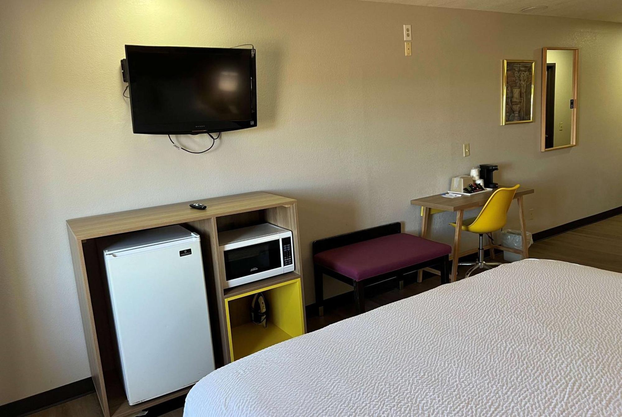 Days Inn & Suites By Wyndham Hutchinson Eksteriør billede