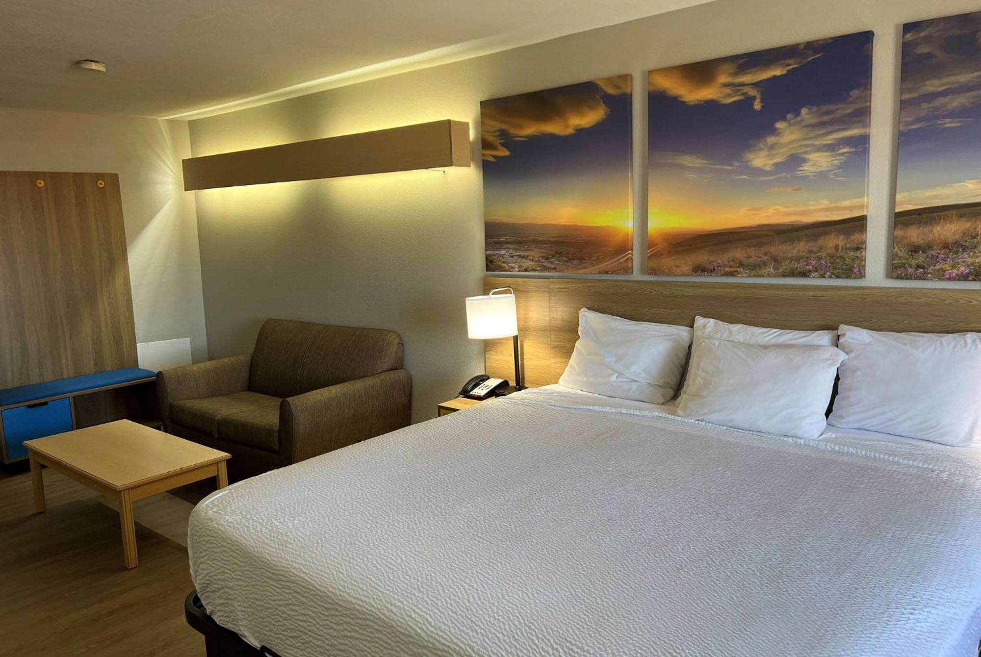 Days Inn & Suites By Wyndham Hutchinson Eksteriør billede