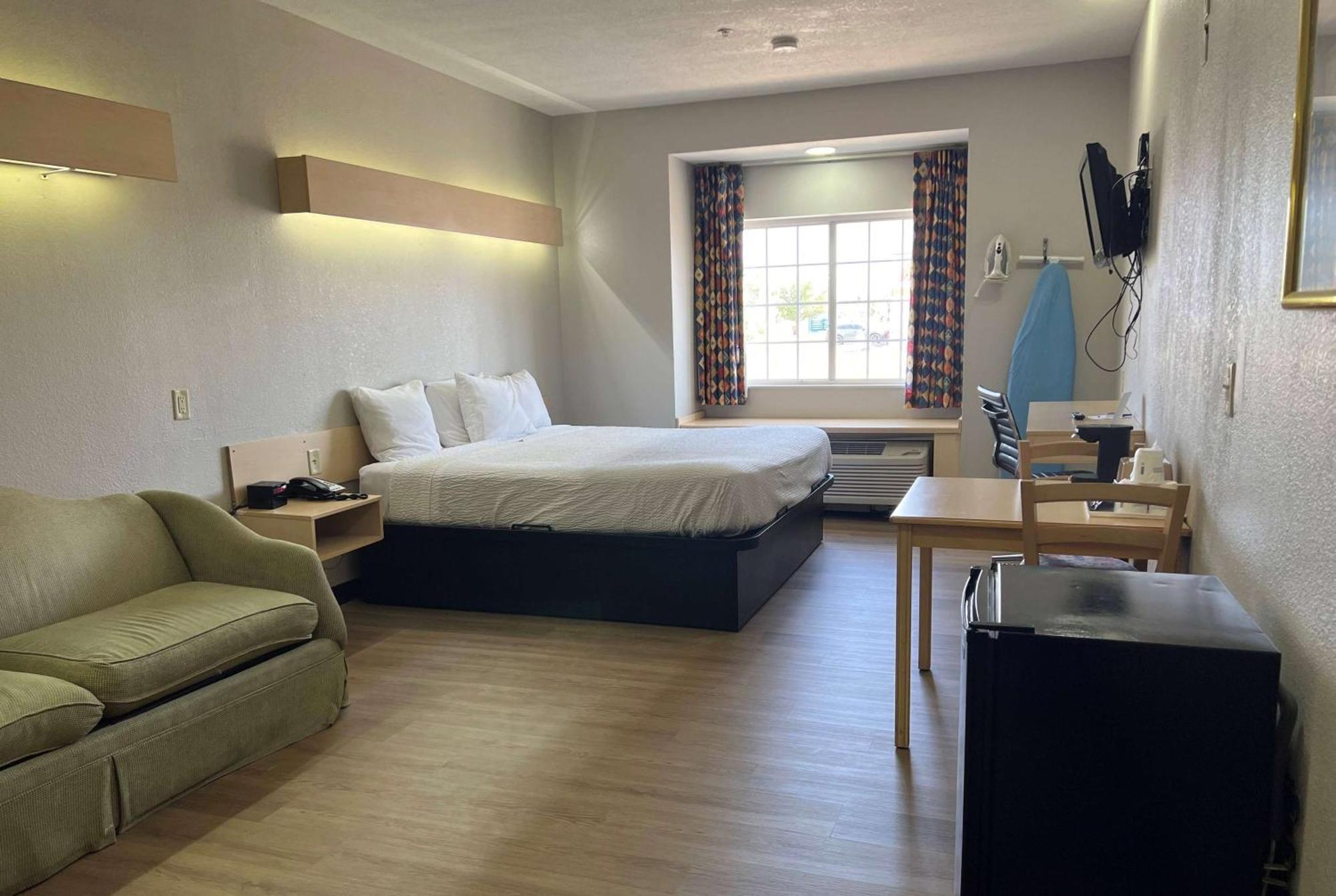 Days Inn & Suites By Wyndham Hutchinson Eksteriør billede