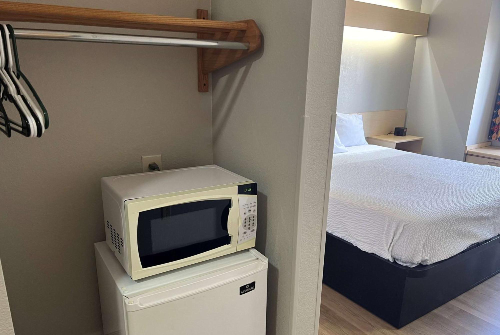 Days Inn & Suites By Wyndham Hutchinson Eksteriør billede