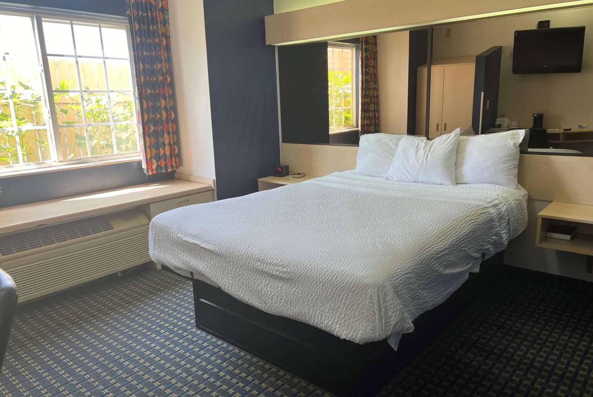 Days Inn & Suites By Wyndham Hutchinson Eksteriør billede