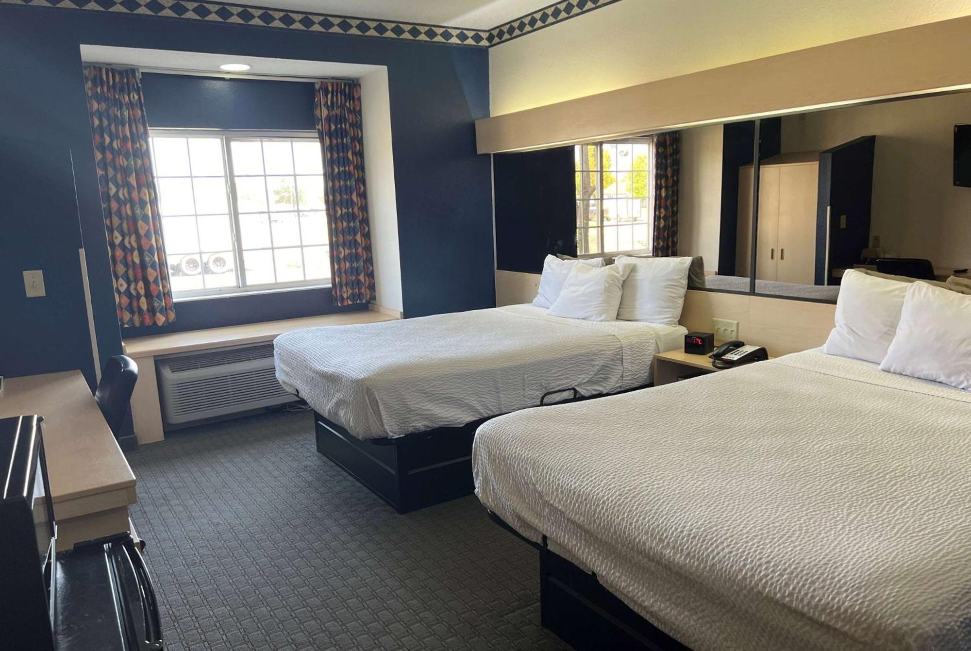 Days Inn & Suites By Wyndham Hutchinson Eksteriør billede