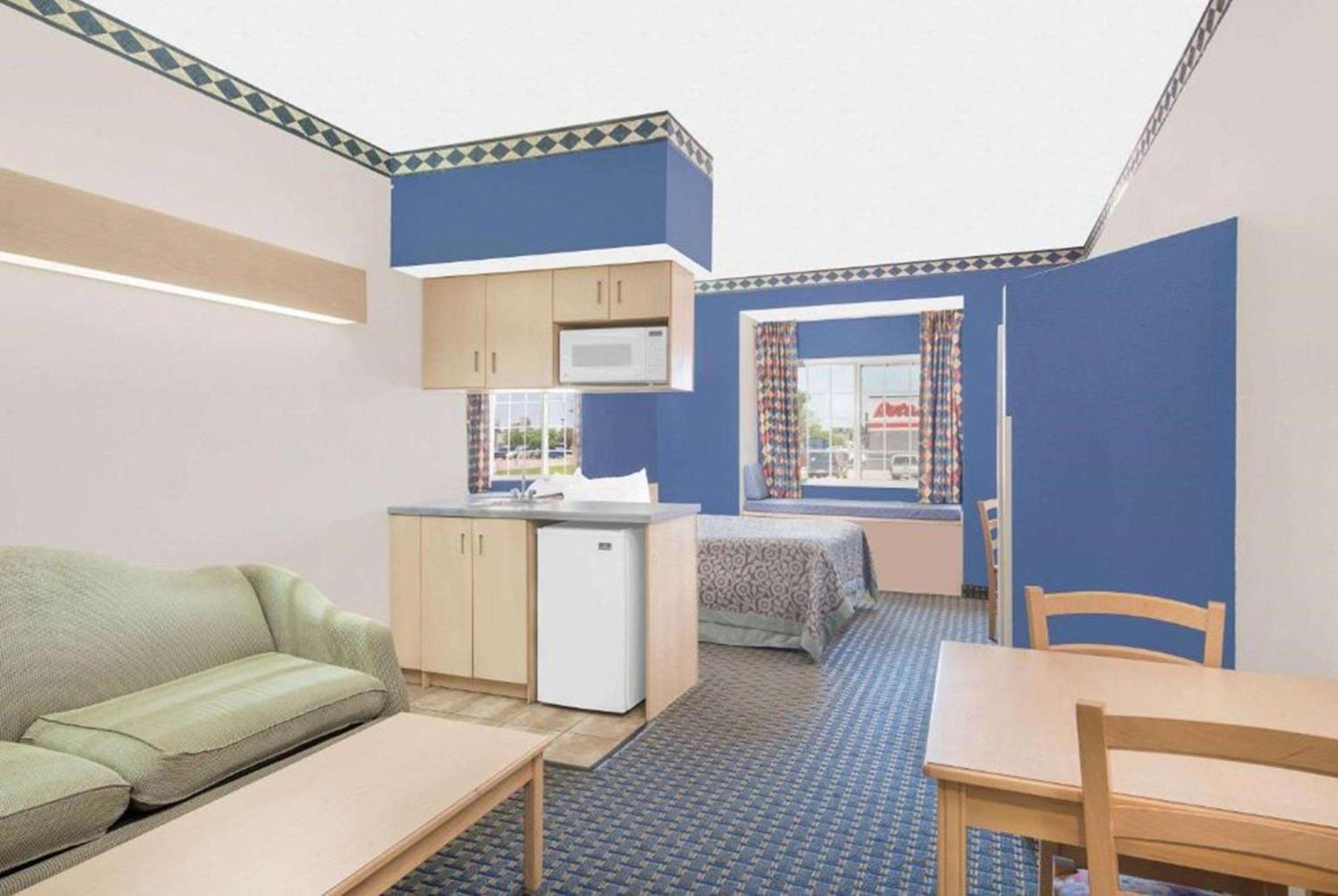 Days Inn & Suites By Wyndham Hutchinson Eksteriør billede