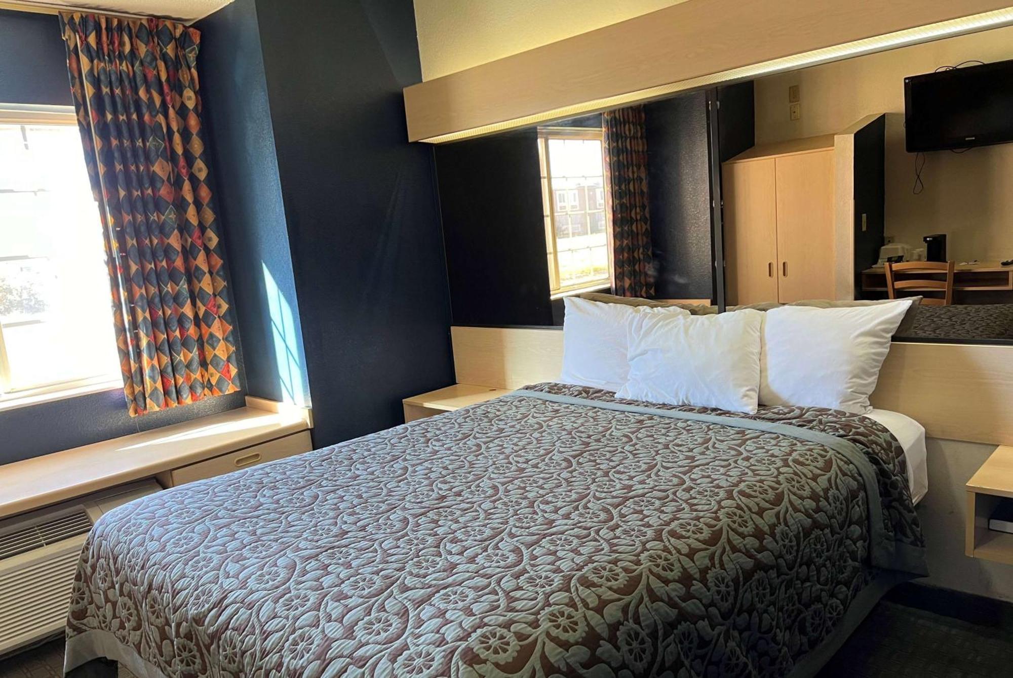 Days Inn & Suites By Wyndham Hutchinson Eksteriør billede